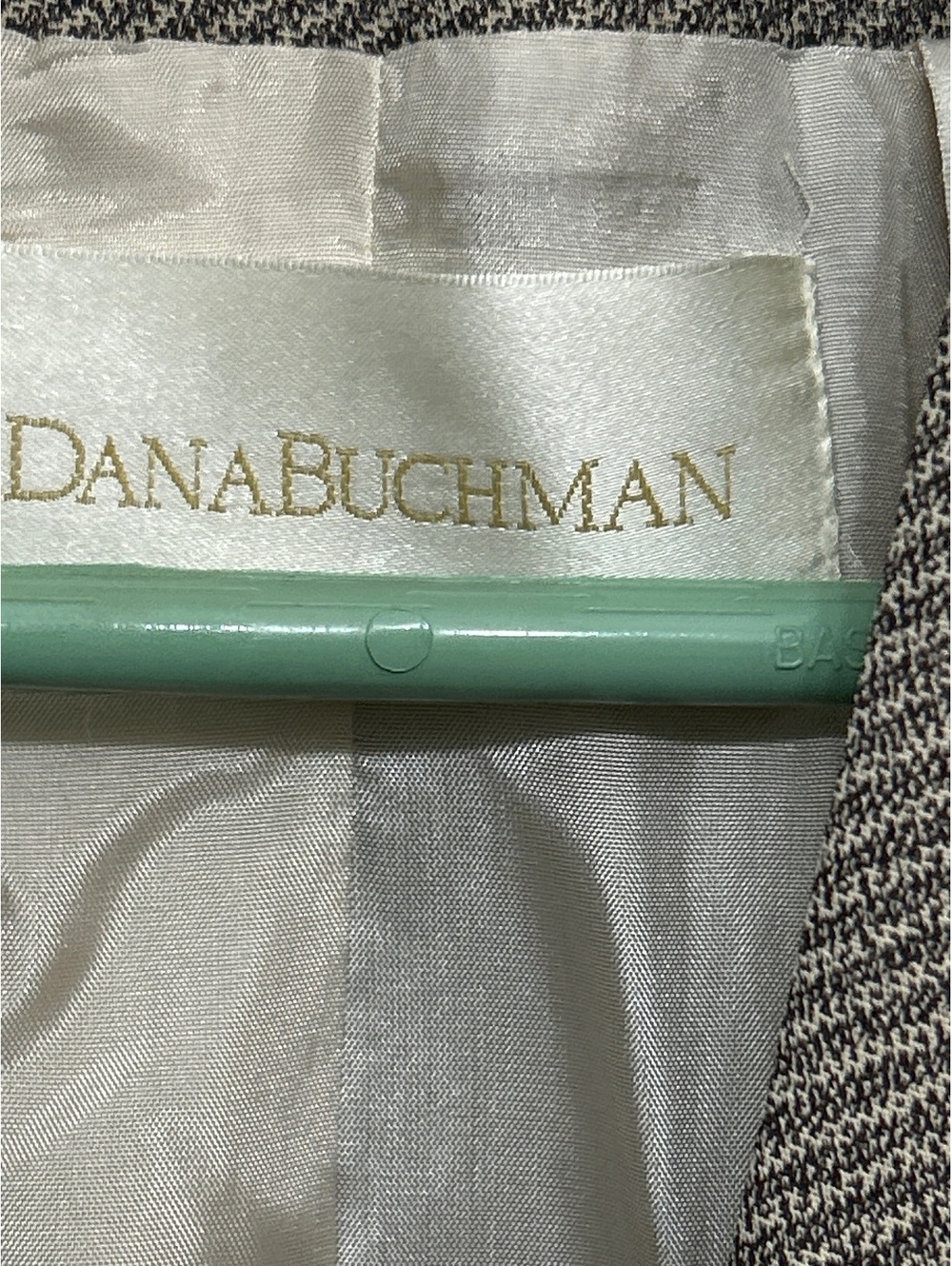 Dana Buchman Women's Beige Herringbone Blazer Size 8 - Picture 3 of 6